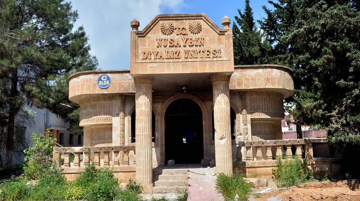 Teröristler Mardin'de diyaliz merkezini yaktı